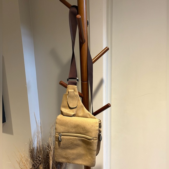 Travelon Tan Crossbody Bag - Picture 9 of 11
